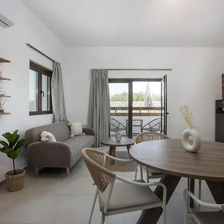 Zaia & Living, N2, Pool View * Gennadi