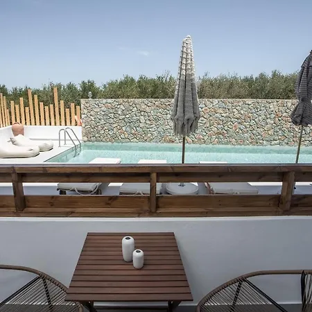 Zaia & Living, N2, Pool View Daire *