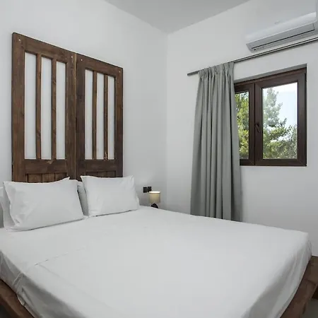 Zaia & Living, N2, Pool View Daire Gennadi