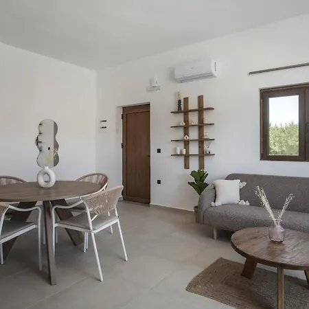 Zaia & Living, N2, Pool View * Gennadi