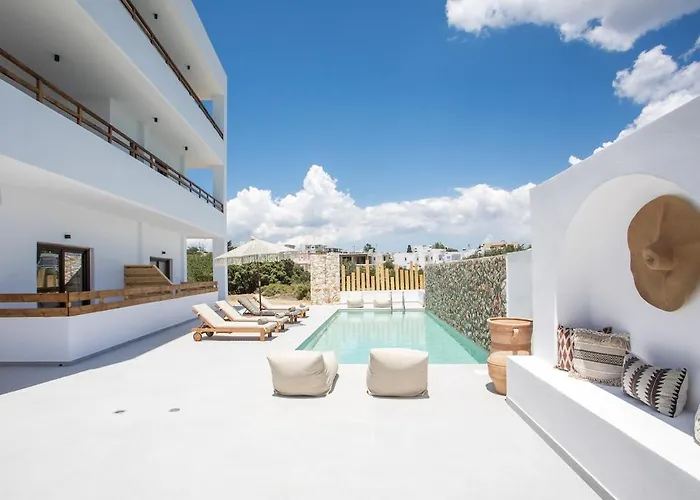 Zaia & Living, N2, Pool View *