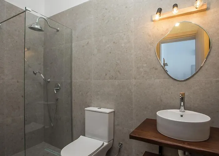 Zaia & Living, N2, Pool View * Gennadi