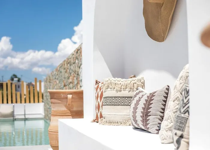 Zaia & Living, N2, Pool View Gennadi