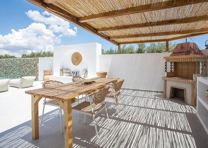 Zaia & Living, N2, Pool View *